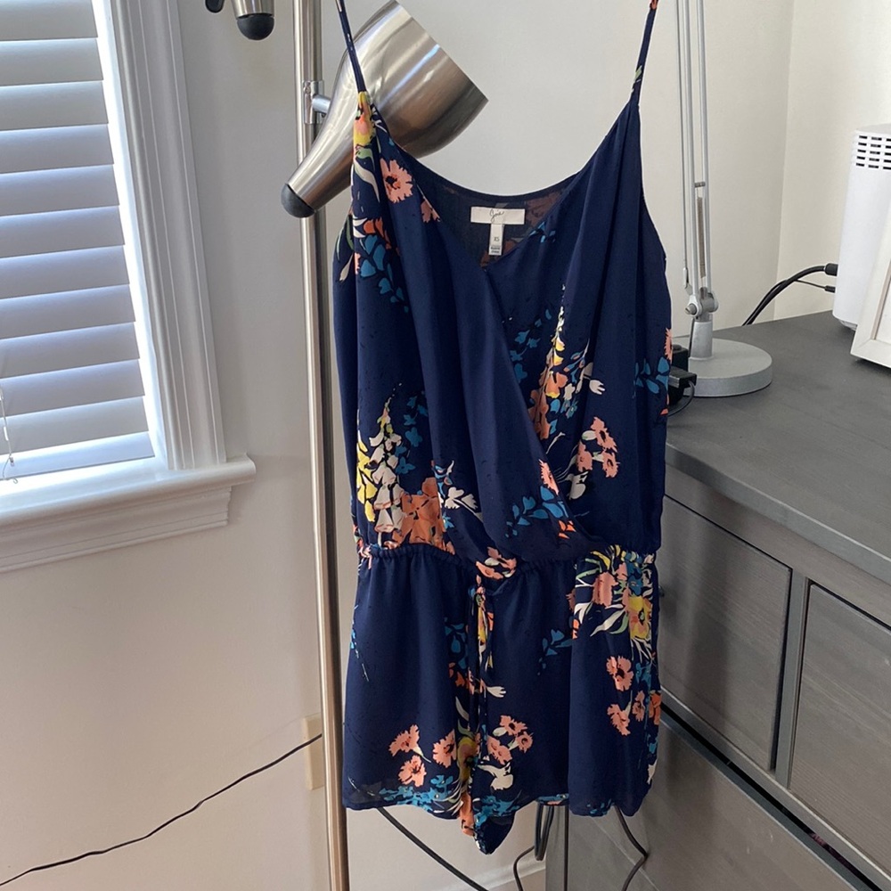 Joie Navy Blue Floral Sleeveless Romper 100% Silk w/tie waist  Size XS